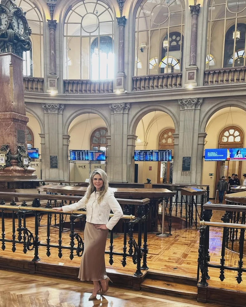 Gina De Echeona at Palacio de la Bolsa, Madrid